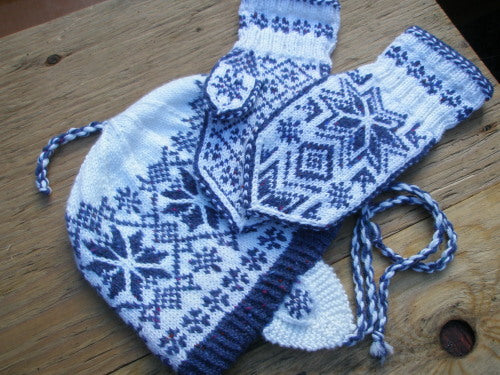 Flower Stars and Nets Cap and Mittens