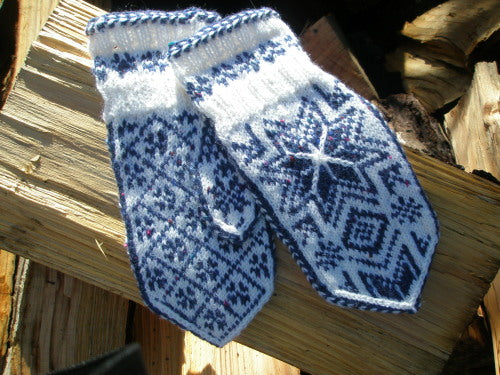 Flower Stars and Nets Cap and Mittens